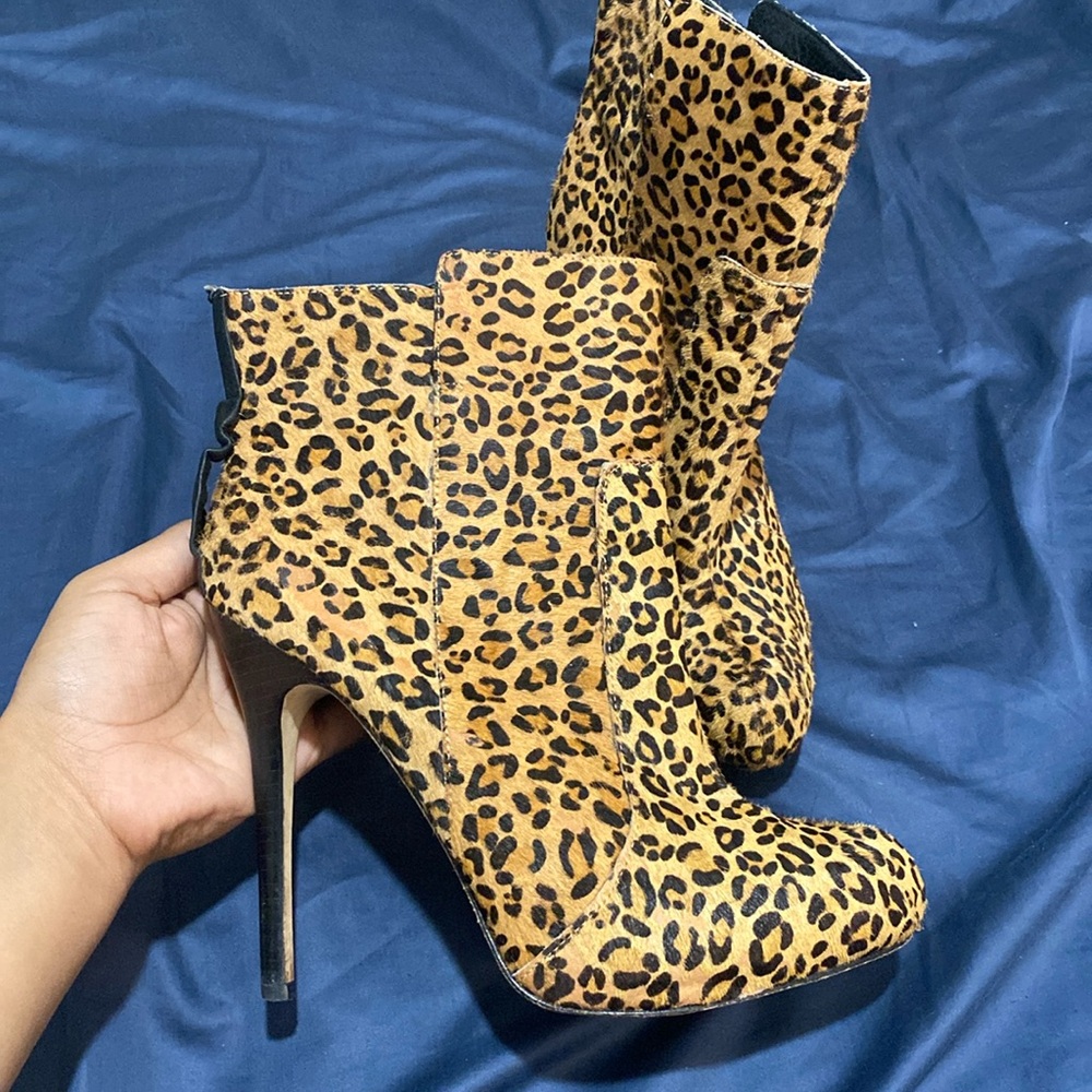 Size 10 DOLCE VITA LEOPARD PRINT STILETTO ANKLE BOOTS